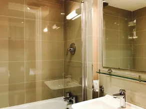 Royal Cambridge Hotel - Baño