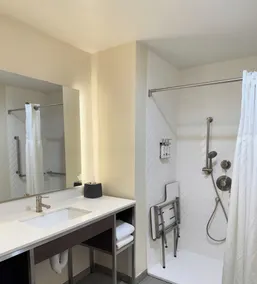 Holiday Inn & Suites - Fayetteville W-Fort Bragg Area by IHG - Chambre