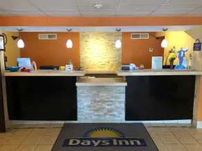 Days Inn & Suites by Wyndham Stevens Point - Réception