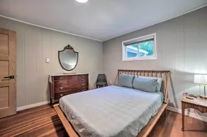Secluded Suttons Bay Retreat w/ Fire Pit! - Innenbereich