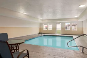 Microtel Inn & Suites Lincoln - Piscine