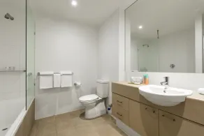Quest Scarborough - Bathroom