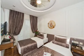 Darkmen Hotel - Room