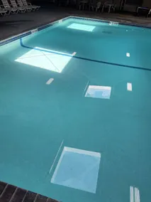 Super 8 by Wyndham Monticello - Piscina