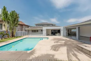 Morden Stylish Villa - Pool