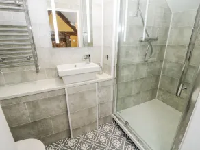 Pentre Hall - Bathroom