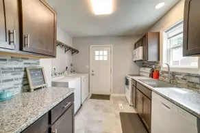Deck & Patio: Inviting Abode in Natrona Heights! - Innenbereich