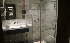 AB Clarks Inn Jalandhar - Bathroom