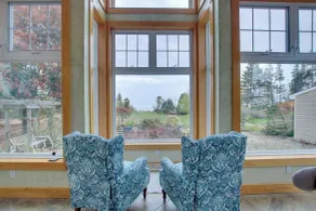Lakefront Algoma Home w/ Deck, Grill & Fireplace - Interiør