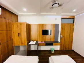 OYO 26773 Hotel Satyam Inn - Zimmer