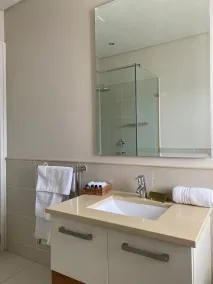 Marine Square Luxury Suites - Baño