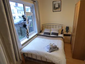 Birdholme House - Room