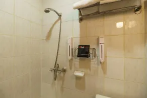 RedDoorz @ Jalan Jaksa - Bathroom