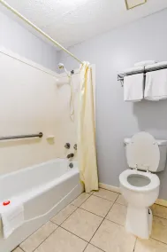 OYO Hotel Texarkana Trinity AR Hwy I-30 - Bathroom