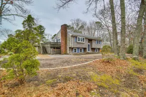 Backyard Chilling: Cape Cod Home Steps to Beach - Interiör