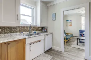 Walk to Pier & Ocean: Apt in Old Orchard Beach! - Interiør