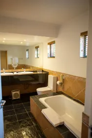 Ten Bompas Hotel - Bathroom