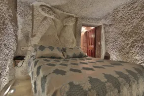 Shoestring Cave House - Room
