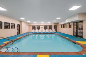 Comfort Suites Cordova - Piscine