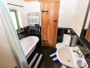 Trewrach Cottage - Badrum