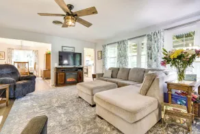 Walk to Lakes! Tropical Escape in Mount Dora - Interior