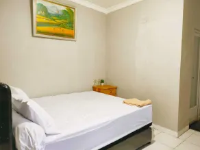 Atiq Homestay Syariah Mitra RedDoorz - Room