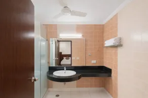 Hotel Clark Heights - Bathroom