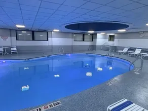 Royle Hotel Milwaukee Airport - Pool