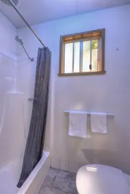 Colac Colac Caravan Park - G'day Park - Bathroom