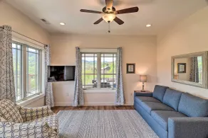 Mountain Refuge w/ View, 12 Mi to Asheville! - Interior