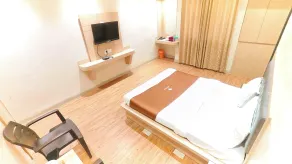Hotel Yog Palace Newly Renovated - Room