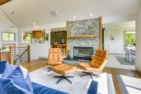 Walk to Bethel Woods: Family Home w/ Deck & Views! - Innenbereich