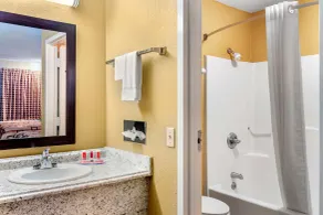 Econo Lodge Cuthbert - Badezimmer