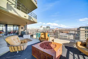 Luxe Dtwn Reno Penthouse ~ 3 Mi to Casinos! - Interior