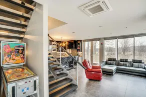 Road America Retreat: Modern Villa w/ Garage! - Innvendig