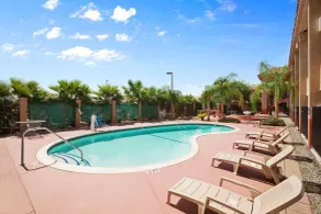 Super 8 by Wyndham Indio - Piscine