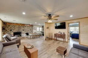 Near Blue Mountain Lake & ATV Trails: Cabin Escape - Innenbereich