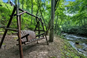 Hot Tub + Views! Creekside Blue Ridge Mtn Escape - Interni