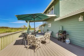 < 1 Mi to Beach! Ocean-view Getaway in Freeland - Innenbereich