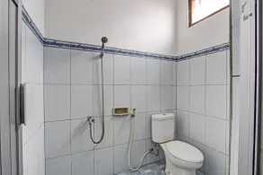 Hotel O Wisma Pkpri Purworejo - Bathroom