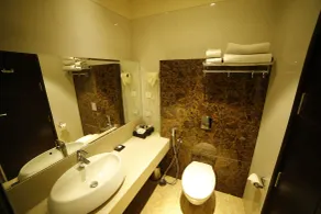 The Vivaan Hotel & Resorts Karnal - Bathroom