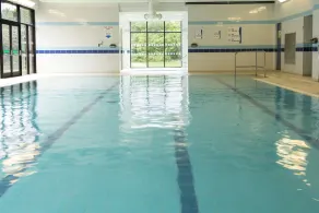 Holiday Inn Brentwood by IHG - Piscina