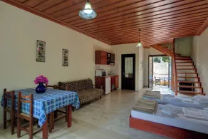 Crete holiday rental small village close to beaches -sharing a large pool - Rom