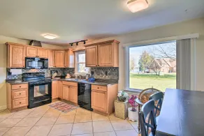 Spacious Chesapeake Home w/ Pool Table! - Innvendig