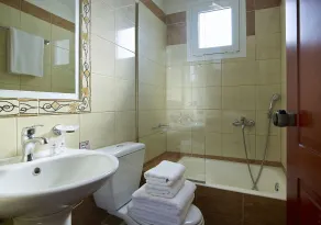 Coral Apts - Hotelia Hospitality Group - Bad