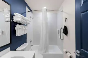 Spark by Hilton Norfolk - Baño