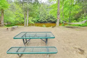 Riverfront Cabin w/ Hot Tub in Schroon Lake! - Innenbereich
