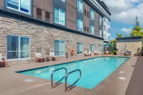 Holiday Inn & Suites Oakland - Airport by IHG - Piscina
