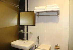 T Hotel Jalan Tar - Bathroom