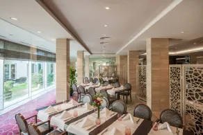 Crowne Plaza Bucharest by IHG - Restaurant